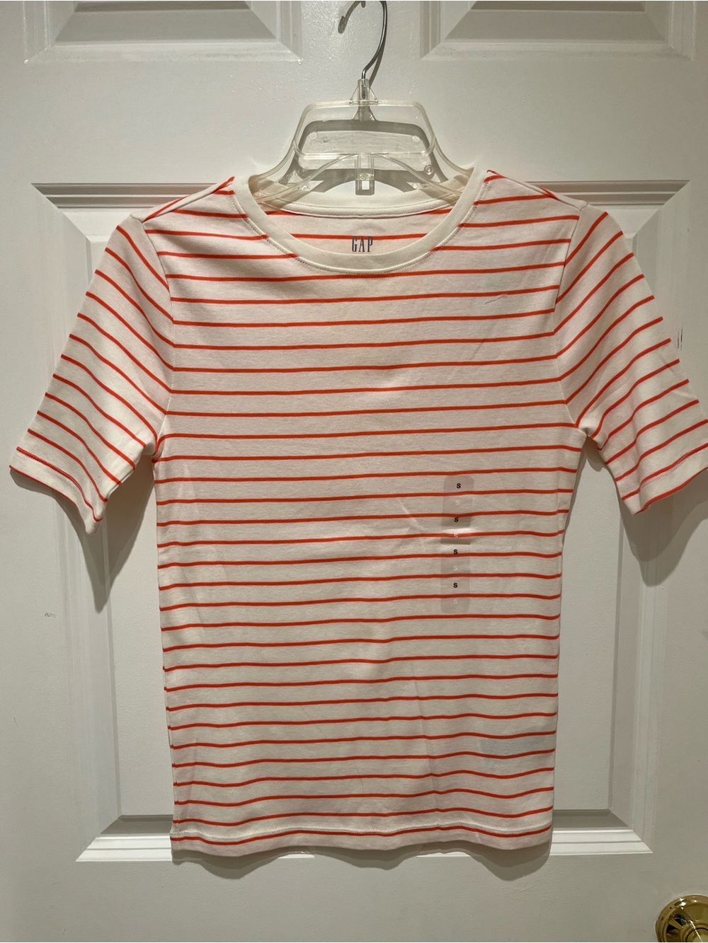 NWT GAP Modern Favorite Tee Crewneck in Beige with Coral Stripes size Small